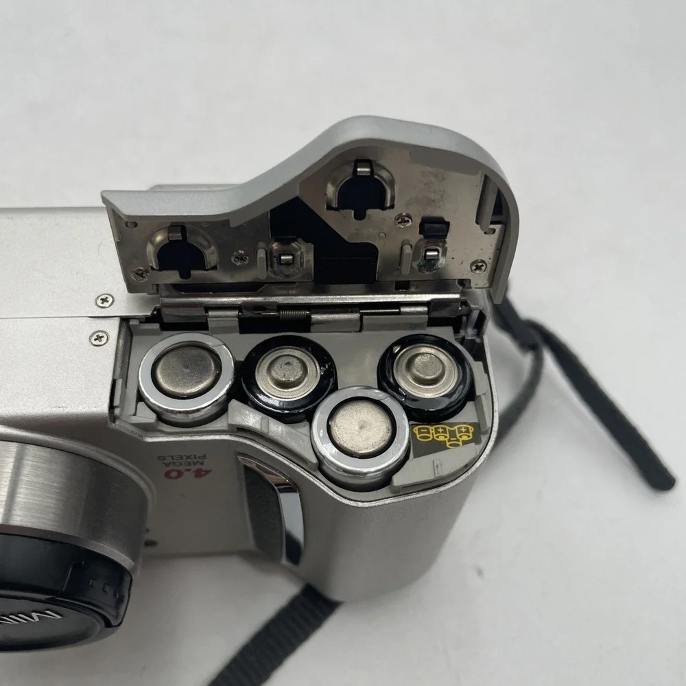 Minolta DIMAGE S404 4.0 MP Digital Camera 4X Zoom+Batteries+Memory Card